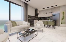Трехкомнатные квартиры в новой комфортабельной резиденции с бассейнами и аквапарком, на первой линии у моря, Аланья, Турция за $337 000