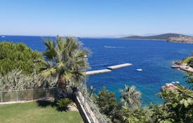 Большая вилла на берегу моря, с 2 гостевыми домами, сауной и турецкой бане, с панорамными видами на море за $13 999 000