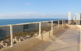 Современный пентхаус с двумя террасами и видом на море в светлой резиденции с бассейном, недалеко от пляжа, Нетания, Израиль за 1 471 000 €