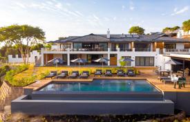 Уникальная вилла с панорамным видом, садом и бассейном в престижном районе, рядом с пляжем, Кейптаун, ЮАР за $2 664 000