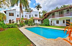 Шикарная двухэтажная вилла с открытым бассейном, гаражом, частным садом и террасой, Корал Гейблс, США за 2 374 000 €