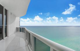 Светлая квартира на первой линии от океана в центре Санни-Айлс-Бич, Флорида, США за 1 471 000 €