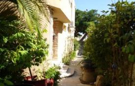 Современный коттедж с террасой и небольшим участком, Нетания, Израиль за $969 000