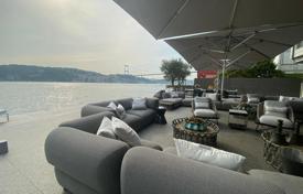 Дом в Стамбуле на берегу Босфора, на участке земли 1000 м², с лифтом и отдельным гостевым домом, бассейном с подогревом, большой парковкой за 64 366 000 €
