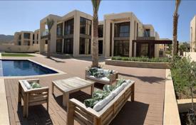 Комплекс вилл с бассейнами в большой резиденции с пляжем и ресторанами, Маскат, Оман за От $2 754 000