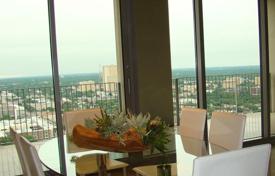 Апартаменты с террасой и видом на город, в резиденции с бассейном на крыше, фитнес-центром и консьержем, Даллас, Техас, США за 736 000 €