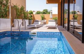 Современная вилла с бассейном и террасой на крыше в комплексе Emaar by MV, Дубай, ОАЭ за $2 501 000
