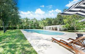 Просторная вилла с задним двором, бассейном, зоной отдыха и гаражом, Майми, США за 1 285 000 €