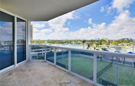 Меблированная трехкомнатная квартира на берегу океана в Майами-Бич, Флорида, США за 707 000 €