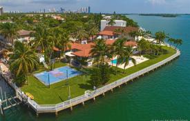 Роскошная вилла с задним двором и бассейном, террасой и гаражом, Север Майами, США за 4 819 000 €