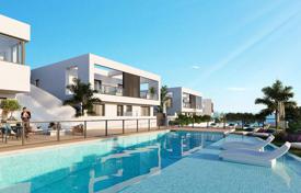 Новый таунхаус с большой террасой и видом на море в закрытой резиденции, Михас, Испания за 406 000 €