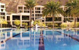 Комплекс вилл в большой резиденции с пляжем, пляжным клубом и отелем, Маскат, Оман за От $1 228 000