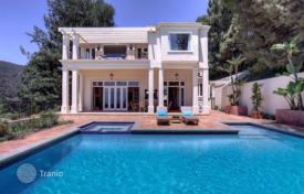 Меблированная вилла с бассейном и джакузи в элитном районе Лос-Анджелеса за 6 958 000 €