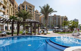Большой жилой комплекс на берегу моря с круглосуточным обслуживанием, отелем и бассейнами, Доха, Катар за От $4 715 000