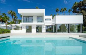 Современная вилла с бассейном, рядом с полем для гольфа и пляжем, Марбелья, Испания за 3 450 000 €