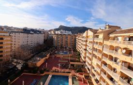 Пентхаус с солнечной террасой и видом на горы в центре Кальпе, Аликанте, Испания за $212 000